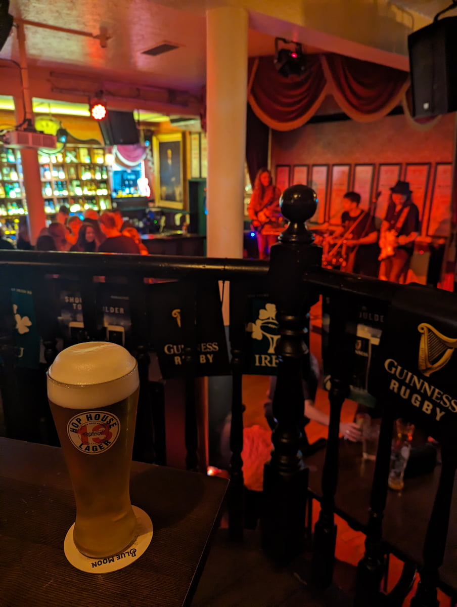 Bar no Bairro da Catedral em Belfast